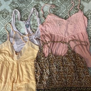 Summer tops XS bundle of 4 tops❤️
